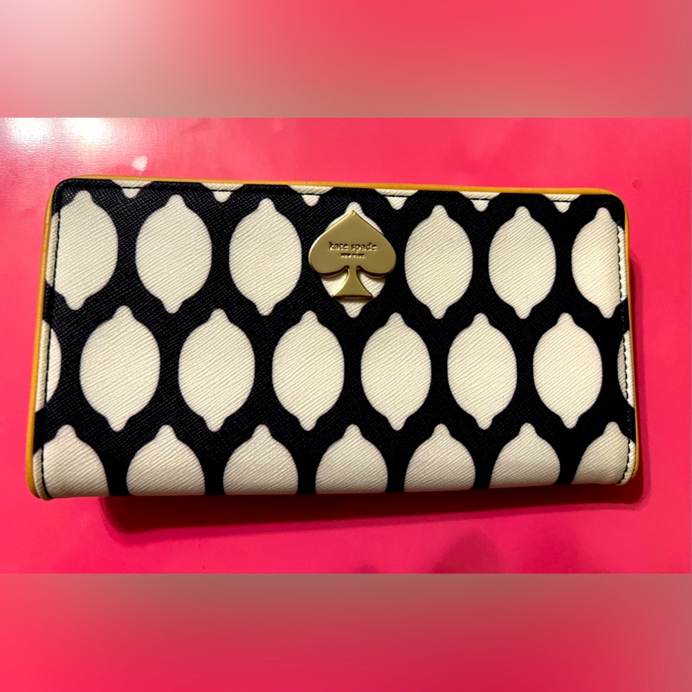 Kate Spade Bifold wallet